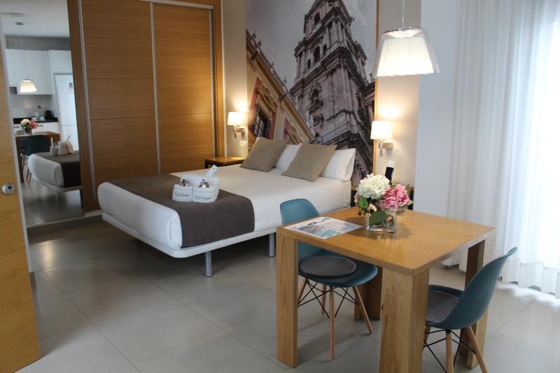 Suites Del Pintor Malaga Exterior photo